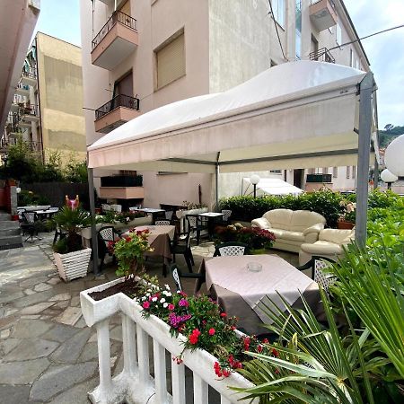 Hotel Riz Finale Ligure Eksteriør bilde